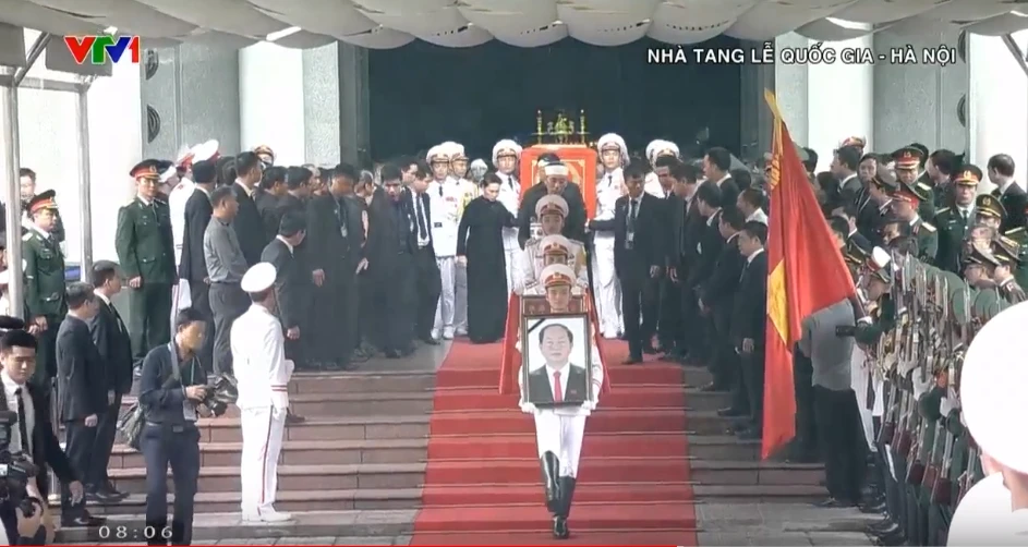 Hàng ngàn người tiễn đưa linh cữu Chủ tịch nước Trần Đại Quang ảnh 2