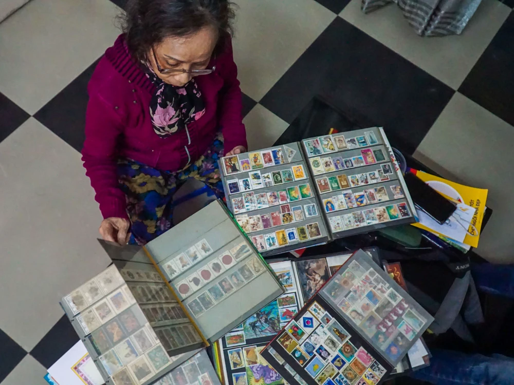 Người phụ nữ hơn 50 năm sưu tầm tem về 12 con giáp ảnh 3