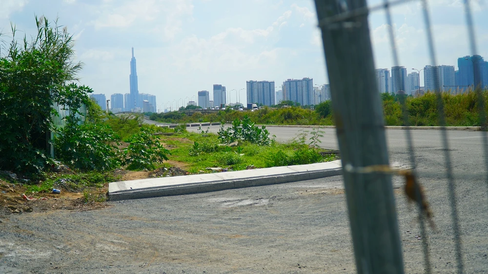 Khu vực khu dân cư nhìn ra đường song hành