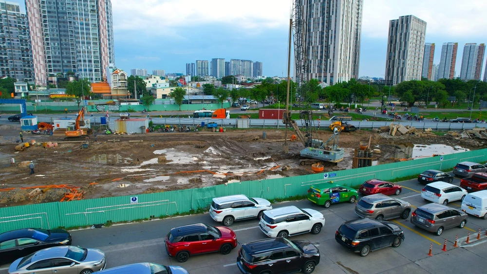 Khu vực công trường đang thi công