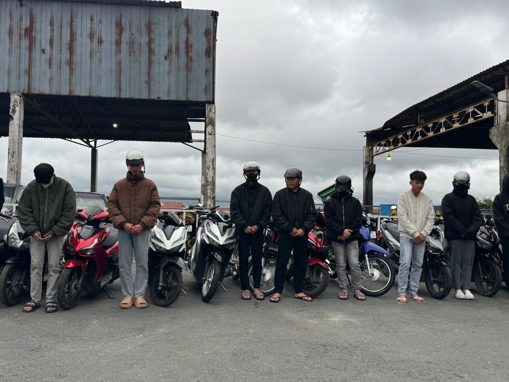 CSGT tỉnh Lâm Đồng xử lý nhóm thanh thiếu niên bốc đầu xe