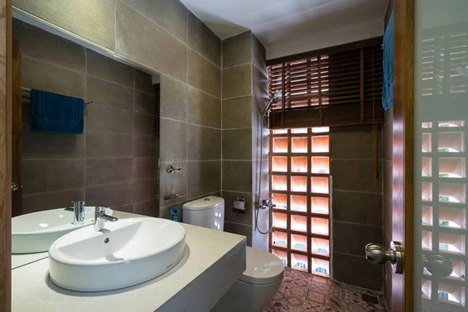 Nhà ống Sài Gòn đẹp nhờ góc giếng trời - ảnh 12