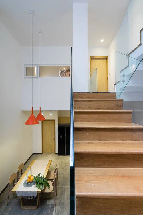 Nhà ống Sài Gòn đẹp nhờ góc giếng trời - ảnh 9