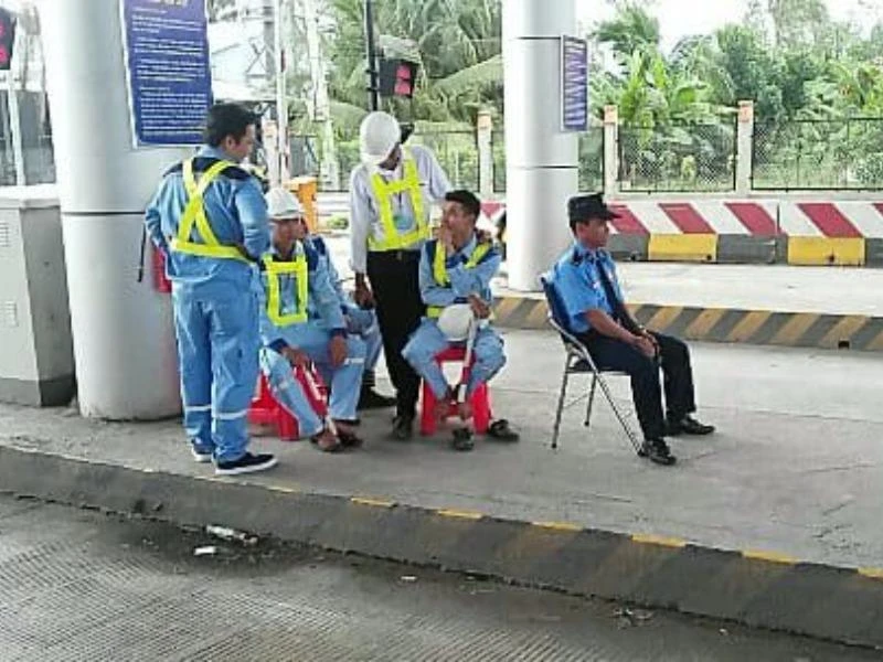 Phút thảnh thơi của nhân viên BOT Cai Lậy khi xả trạm ảnh 4