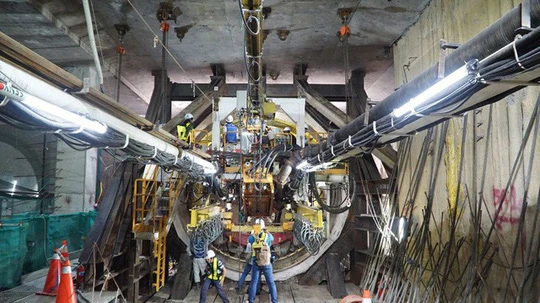 Cận cảnh bên trong đường hầm tuyến Metro đầu tiên của TPHCM - Ảnh 3.