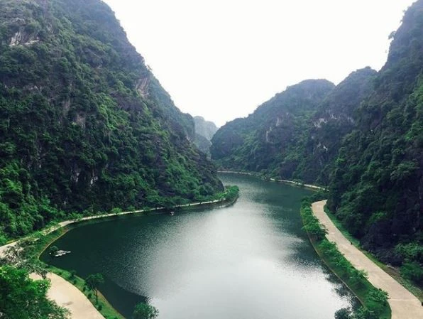 Khung cảnh nên thơ, hùng vĩ của độc Am Tiên (Ninh Bình). Ảnh: @thanhnagi