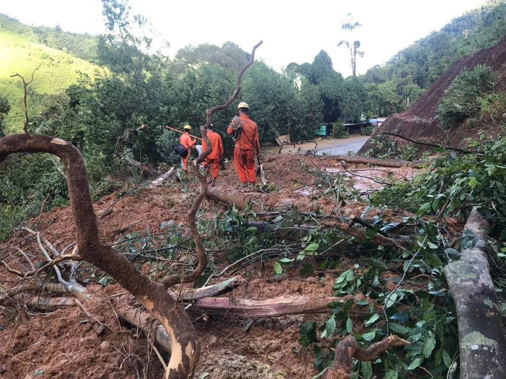 Vụ sạt lở ở Trà Leng: Đã cứu 33 người, còn 14 người mất tích ảnh 15 Vụ sạt lở ở Trà Leng: Đã cứu 33 người, còn 14 người mất tích ảnh 15