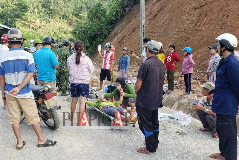 Vụ sạt lở ở Trà Leng: Đã cứu 33 người, còn 14 người mất tích ảnh 7 Vụ sạt lở ở Trà Leng: Đã cứu 33 người, còn 14 người mất tích ảnh 7
