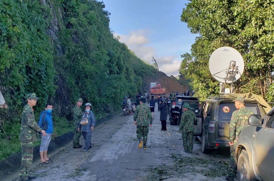 Vụ sạt lở ở Trà Leng: Đã cứu 33 người, còn 14 người mất tích ảnh 20 Vụ sạt lở ở Trà Leng: Đã cứu 33 người, còn 14 người mất tích ảnh 20