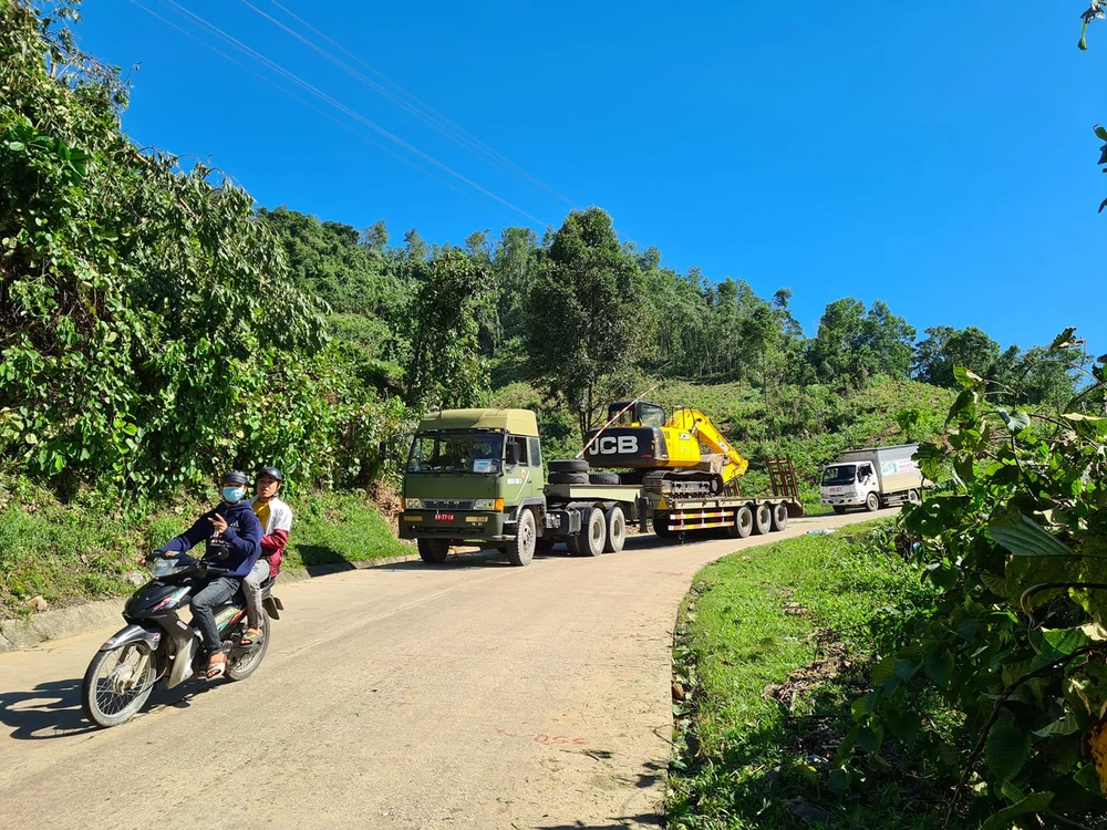 Vụ sạt lở ở Trà Leng: Đã cứu 33 người, còn 14 người mất tích ảnh 17 Vụ sạt lở ở Trà Leng: Đã cứu 33 người, còn 14 người mất tích ảnh 17