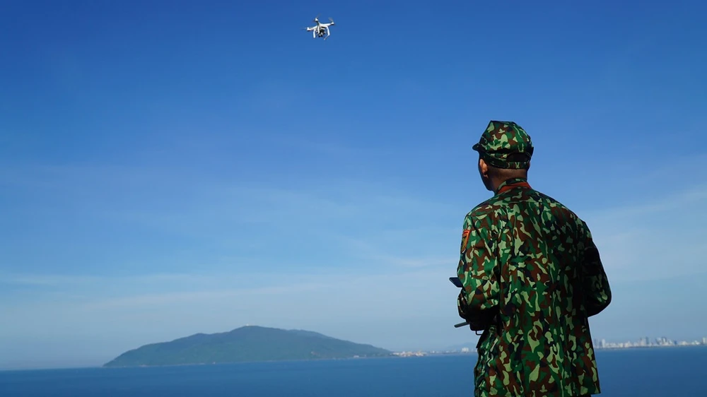 Bộ đội biên phòng dùng flycam truy tìm phạm nhân trốn trại ảnh 1