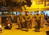 Công an 'đi từng ngõ, gõ từng nhà' để chống dịch COVID-19