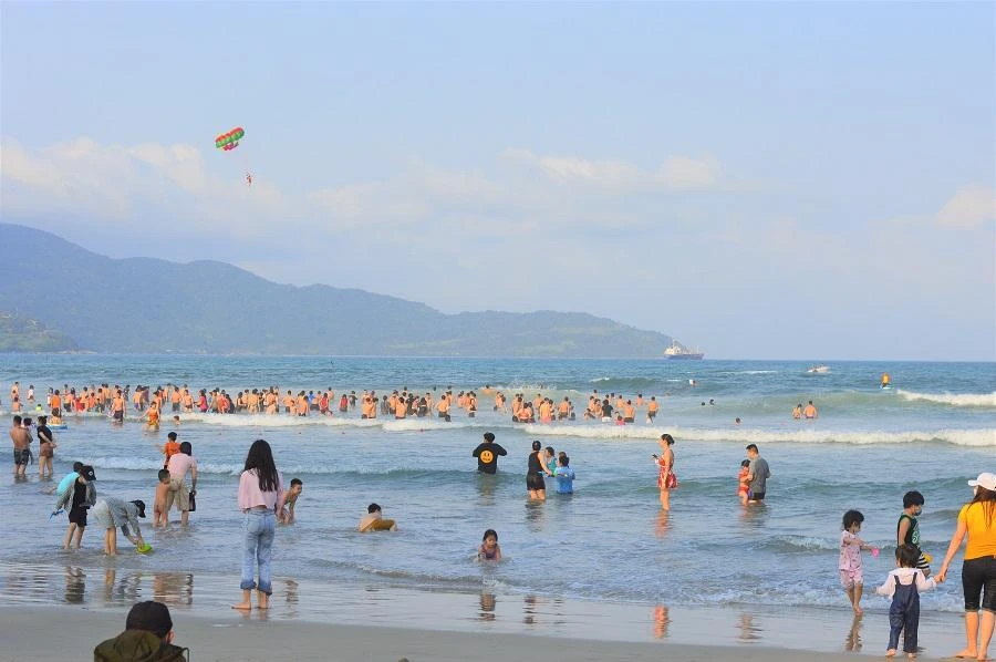 Du khách đến với TP biển Đà Nẵng sẽ được trải nghiệm rất nhiều sự kiện, hoạt động thú vị trong dịp nghỉ lễ 30-4, 1-5 tới. Ảnh: TA