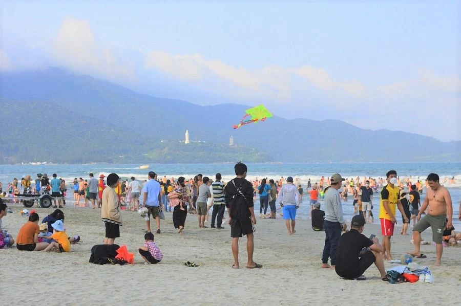 Đà Nẵng là điểm đến được nhiều du khách chọn lựa trong dịp nghỉ lễ ngày 30-4, 1-5 tới đây. Ảnh: TA