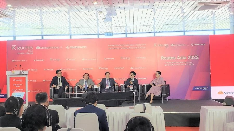 Các diễn giả tại buổi tọa đàm sáng 7-6. Ảnh: T.AN