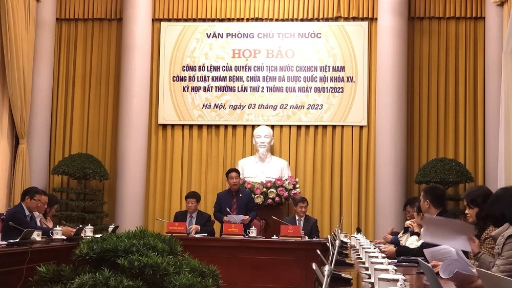 Văn phòng Chủ tịch nước công bố Lệnh của Quyền Chủ tịch nước công bố Luật Khám bệnh, chữa bệnh (sửa đổi). Ảnh: T.AN Văn phòng Chủ tịch nước công bố Lệnh của Quyền Chủ tịch nước công bố Luật Khám bệnh, chữa bệnh (sửa đổi). Ảnh: T.AN