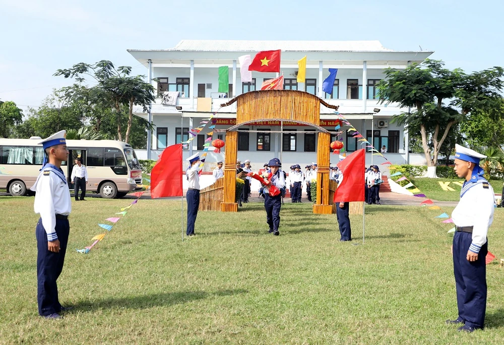 Công tác đón thanh niên nhập ngũ về đơn vị được tổ chức trang trọng, chu đáo. Ảnh: H.DIỆU