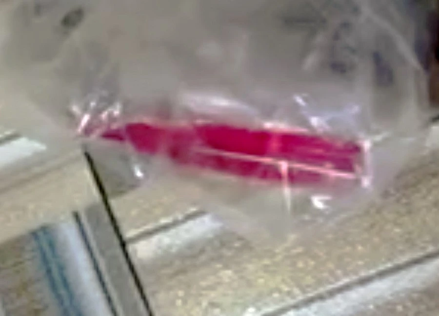 Gia đình bệnh nhân cung cấp cho bệnh viện loại thuốc diệt chuột mà bệnh nhân đã uống. Ảnh: Bệnh viện Bạch Mai Gia đình bệnh nhân cung cấp cho bệnh viện loại thuốc diệt chuột mà bệnh nhân đã uống. Ảnh: Bệnh viện Bạch Mai