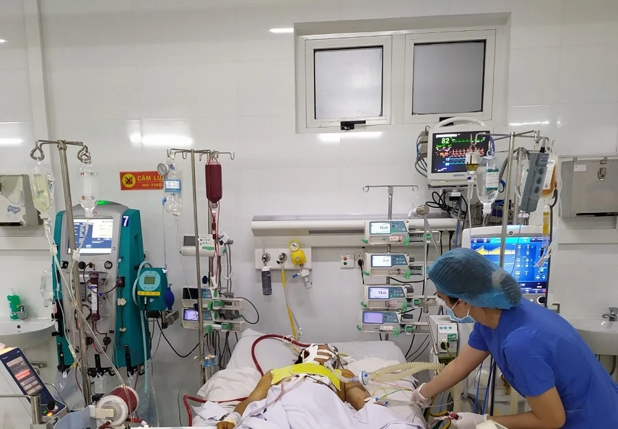 Tình trạng thiếu trang thiết bị, vật tư y tế... tại các bệnh viện thời gian qua ảnh hưởng không nhỏ đến việc điều trị cho người bệnh. Ảnh: T.AN