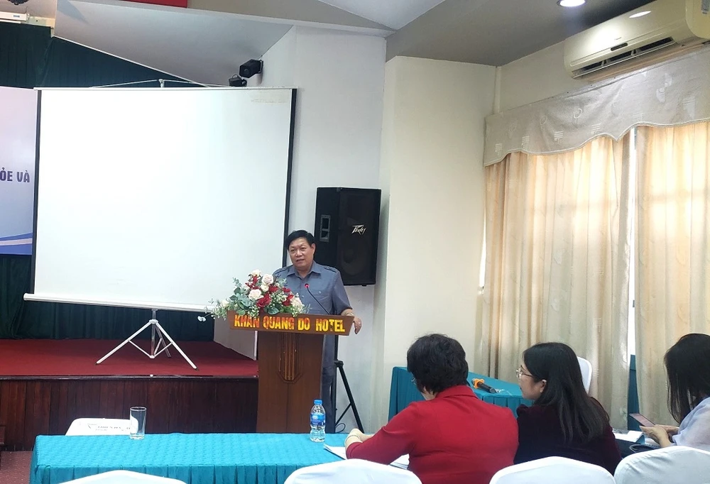 Thứ trưởng Bộ Y tế Đỗ Xuân Tuyên phát biểu tại hội thảo. Ảnh: T.AN