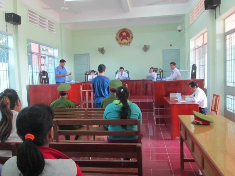 Lại đi tù vì ‘yêu’ trẻ em