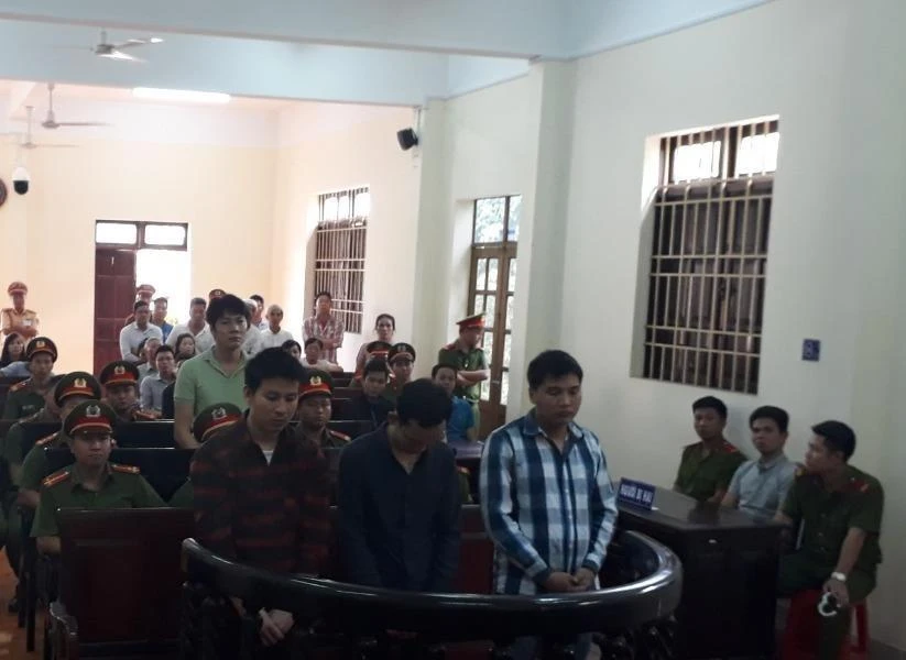 Vào tù chỉ vì mời rượu