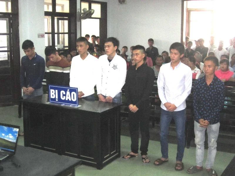 Nhóm thanh niên hùng hổ chém nhầm người lãnh án