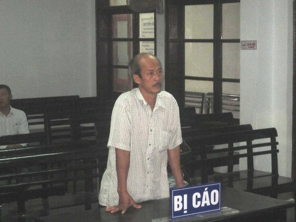 Hàng xóm tương tàn chỉ vì 1… cây k