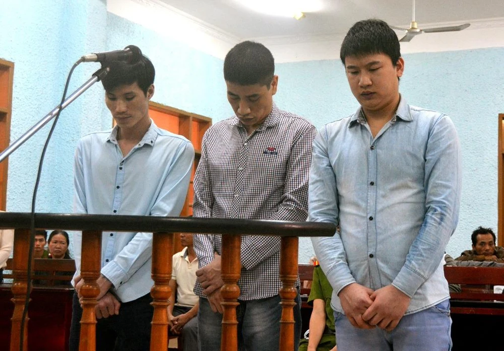 Vụ giết người tại Bar Wonder: Bị cáo lên cơn co giật ảnh 1 Vụ giết người tại Bar Wonder: Bị cáo lên cơn co giật ảnh 1