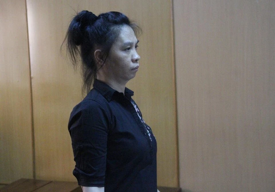 Nữ đội trưởng thuế nhận bọc tiền trăm triệu từ công ty lãnh án ảnh 1