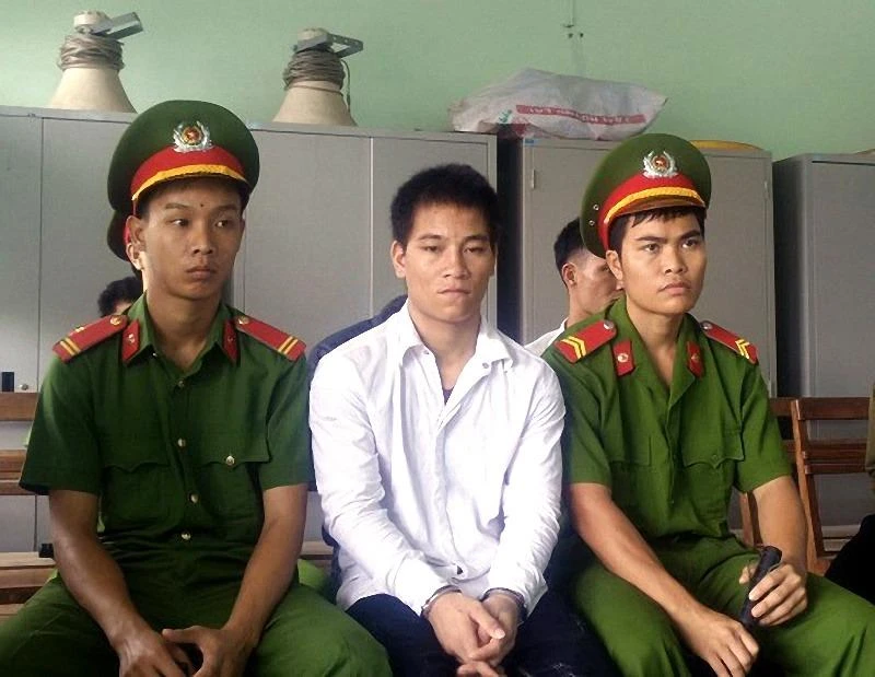 Thanh niên lãnh án nặng vì đánh người rồi trốn khỏi nơi giam ảnh 1