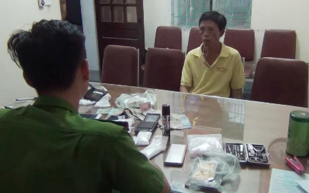 Tài xế taxi mang ma túy đá bị chó nghiệp vụ phát hiện ảnh 1