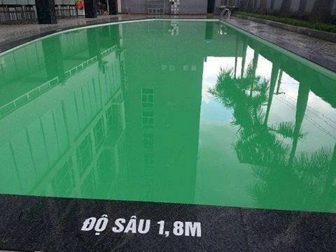 Bể bơi trong khách sạn bốn sao Vinh Plaza