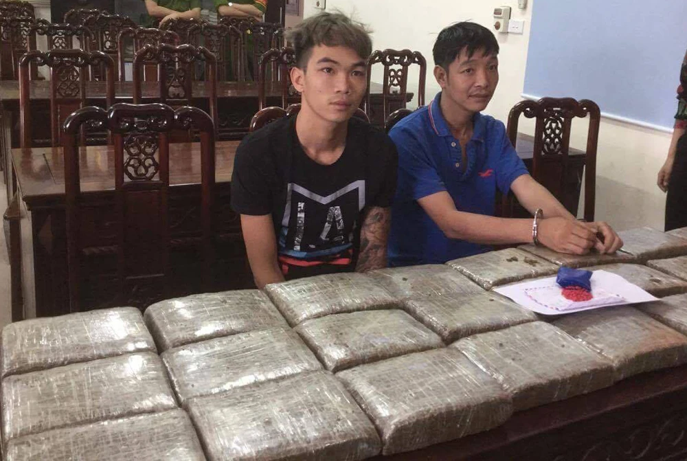 Lợi dụng mưa lũ, đi buôn 32 kg cần sa ảnh 1 Lợi dụng mưa lũ, đi buôn 32 kg cần sa ảnh 1