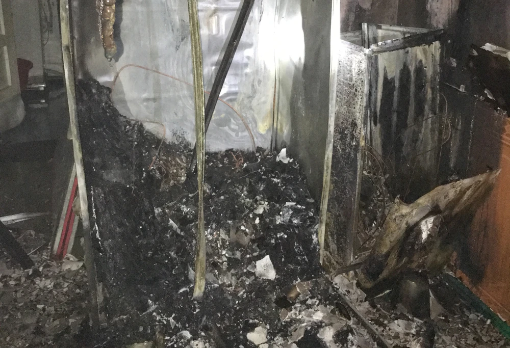 Cứu 6 người mắc kẹt trong vụ cháy nhà 3 tầng ảnh 2 Cứu 6 người mắc kẹt trong vụ cháy nhà 3 tầng ảnh 2