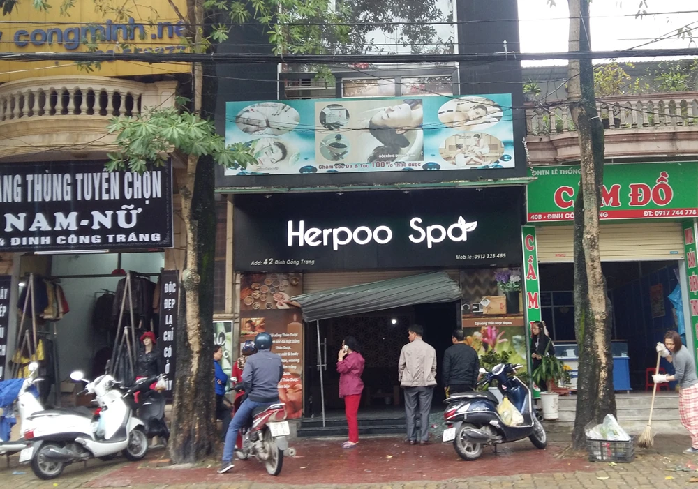 Cứu 6 người mắc kẹt trong vụ cháy nhà 3 tầng ảnh 1 Cứu 6 người mắc kẹt trong vụ cháy nhà 3 tầng ảnh 1