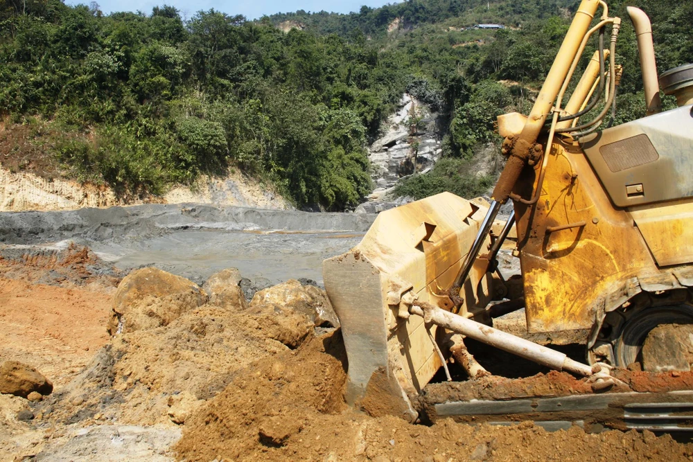 Yêu cầu điều tra toàn diện vụ vỡ đập chứa thải quặng ảnh 1