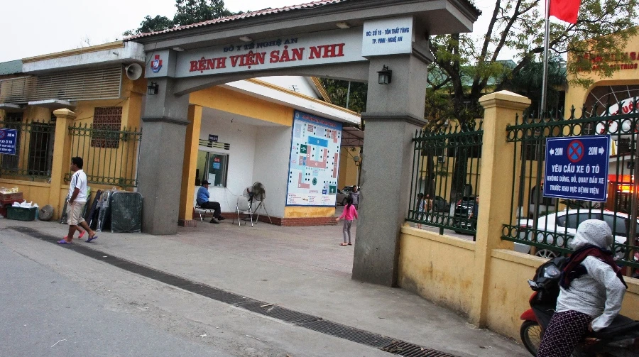 Chuyển công tác y tá trực vụ bé 4 tuổi tử vong ở BV ảnh 1