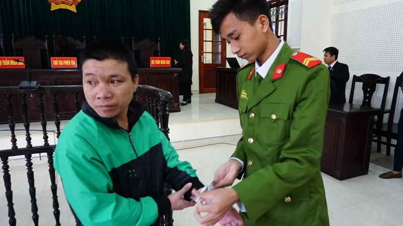 Từ phong tục 'làm vía', lòi ra vụ hiếp dâm trẻ em