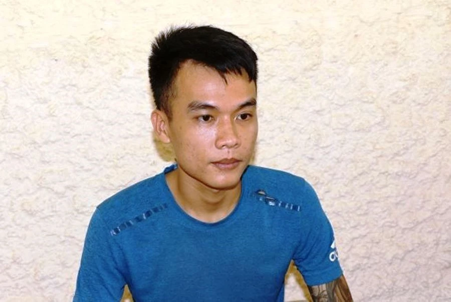 dùng dao đâm chết người, bắn súng AK 