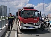 Để lại xe tay ga, người đàn ông nhảy cầu Sài Gòn