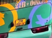Tài xế xe khách dán băng dính vào biển số để né phạt nguội