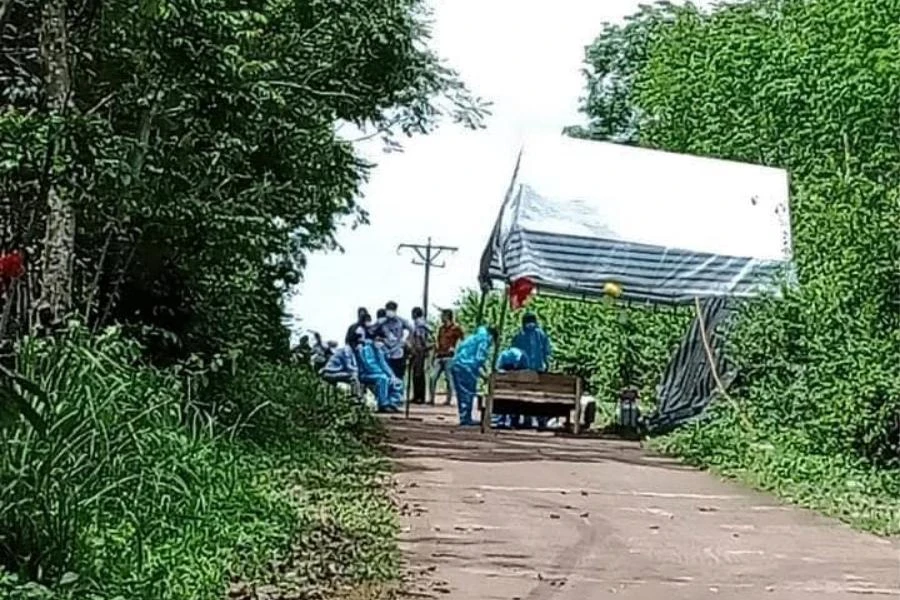 Cơ quan chức năng thực hiện công tác khám nghiệm.