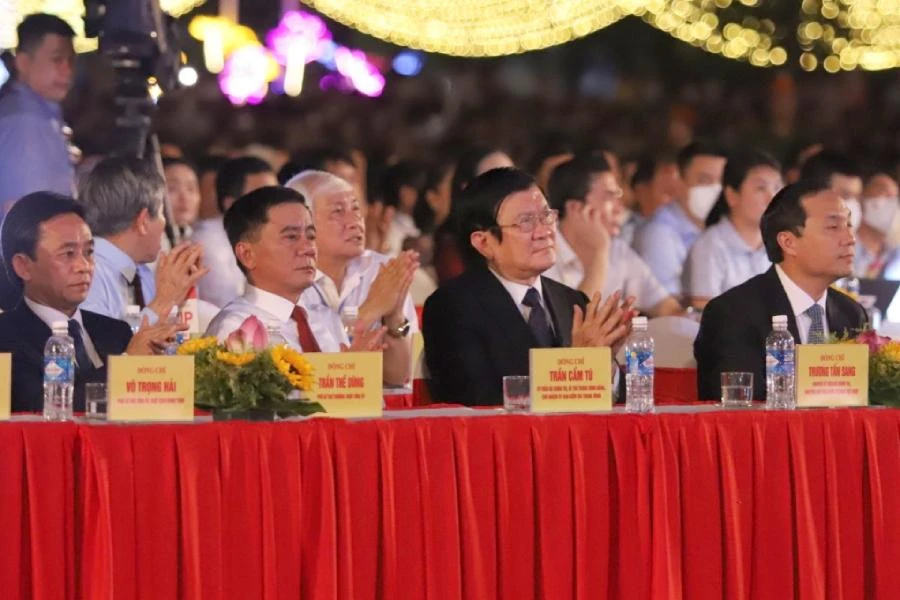 Các đại biểu tham dự buổi Lễ Kỷ niệm 65 năm Ngày Bác Hồ về thăm Hà Tĩnh, 15 năm thành lập TP Hà Tĩnh.