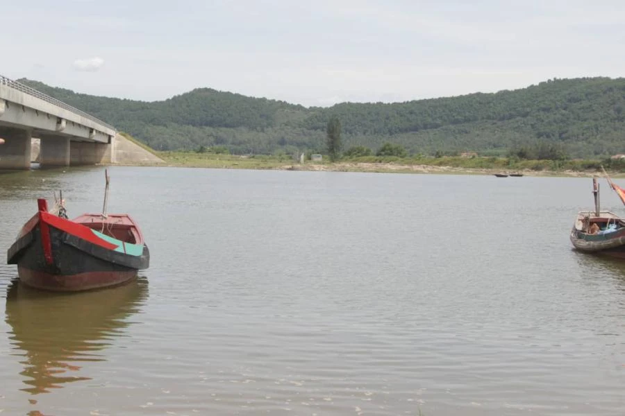 Khu vực sông Lạch Kèn xảy ra sự việc. Ảnh: V. HẬU