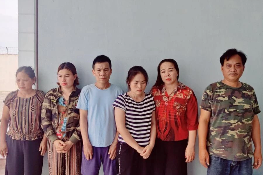 Sáu nghi can cầm đầu đường dây đánh bạc bằng hình thức lô, đề. Ảnh: CA.