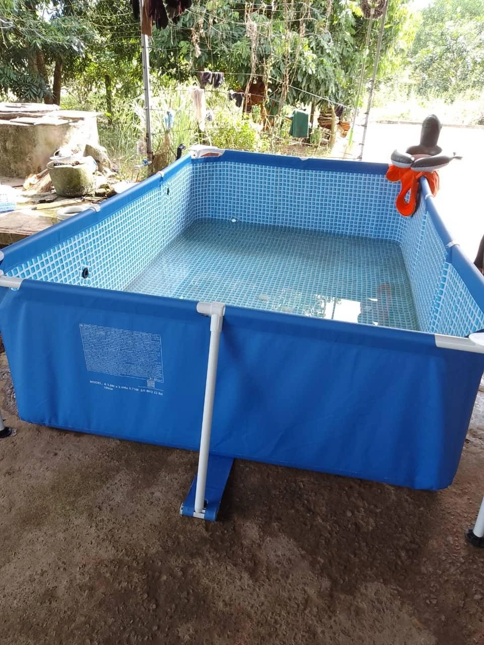 Bể bơi mua sẵn của gia đình xảy ra sự việc.
