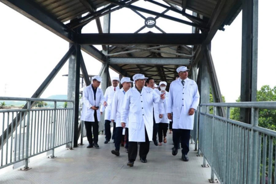 Thủ tướng Phạm Minh Chính và đoàn công tác thăm cụm trang trại nuôi bò sữa tập trung của Tập đoàn TH. Ảnh: NTV. Thủ tướng Phạm Minh Chính và đoàn công tác thăm cụm trang trại nuôi bò sữa tập trung của Tập đoàn TH. Ảnh: NTV.