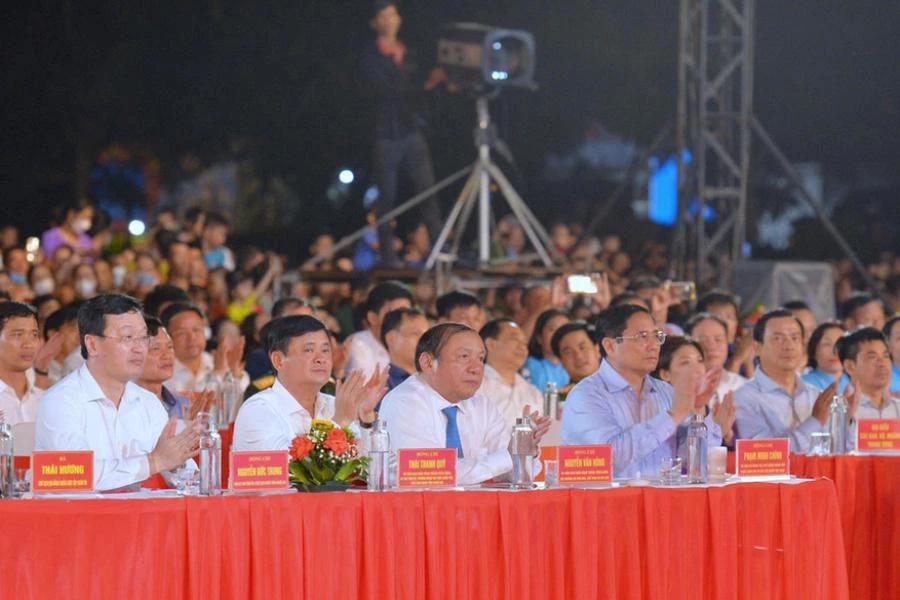 Thủ tướng Chính phủ Phạm Minh Chính và các đại biểu tham dự chương trình nghệ thuật đặc biệt với chủ đề "Bản hùng ca bất diệt". Ảnh: NTV. Thủ tướng Chính phủ Phạm Minh Chính và các đại biểu tham dự chương trình nghệ thuật đặc biệt với chủ đề "Bản hùng ca bất diệt". Ảnh: NTV.