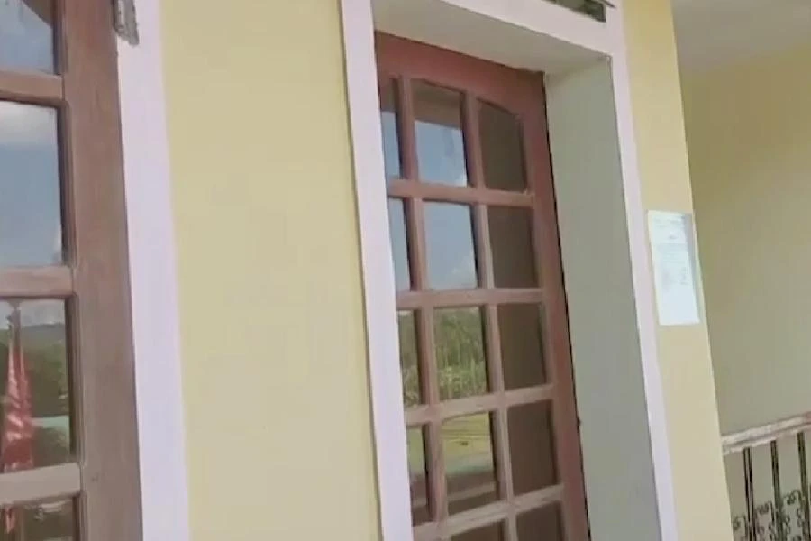 Nhiều phòng làm việc của cán bộ xã Hồng Sơn đóng cửa vào ngày 29-8. Ảnh: CTV. Nhiều phòng làm việc của cán bộ xã Hồng Sơn đóng cửa vào ngày 29-8. Ảnh: CTV.